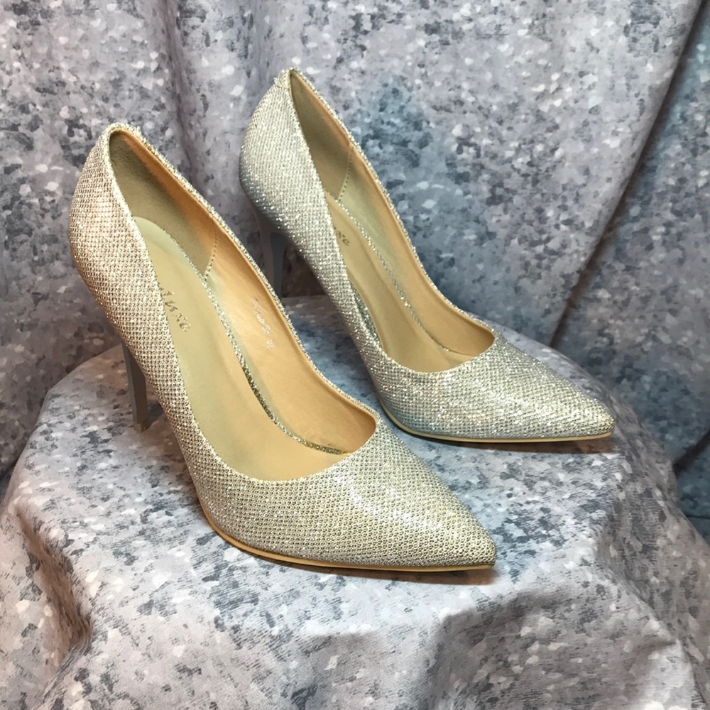 Women’s Size 6.5 Styluxe Silver Sparkle 4” Heels, Beautiful, Brand New Condition